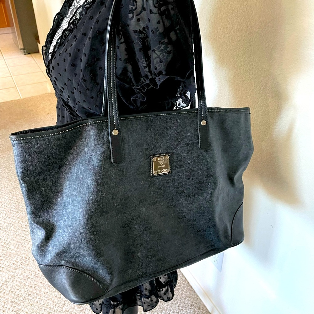 MCM Tote! 👜